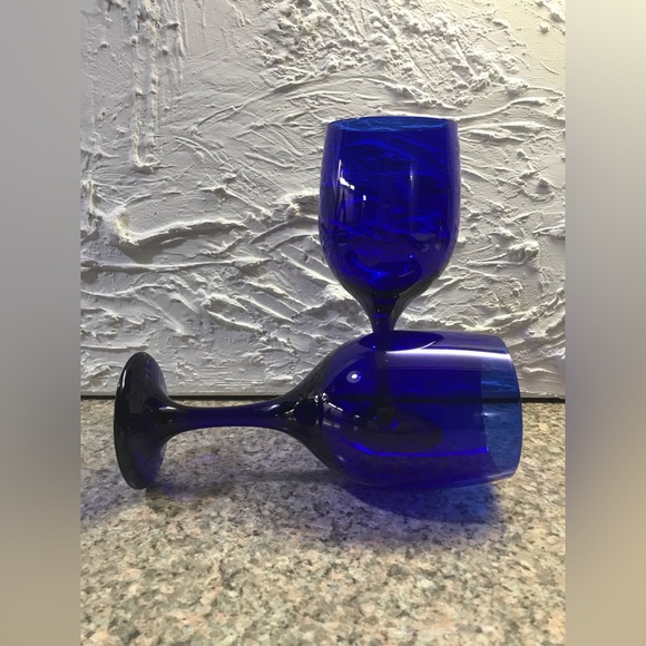 Pier 1 • Stylish Set of 2 Large Goblets in Royal Blue• Stemware Cold  Beverages - Picture 3 of 8